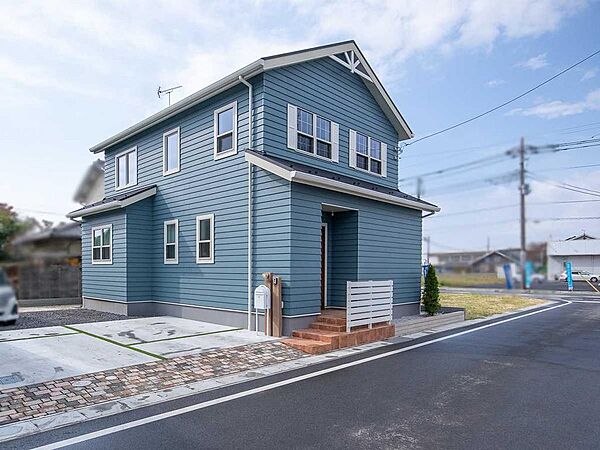 国産木材100％使用＋主要部は檜を使用のデザイン性あふれるコンチネンタルホームの実例写真。