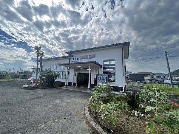 【駅】渡波駅まで1000ｍ、徒歩13分の立地です。日々の運動不足解消にはちょうどいい距離ではないでしょうか。 400m