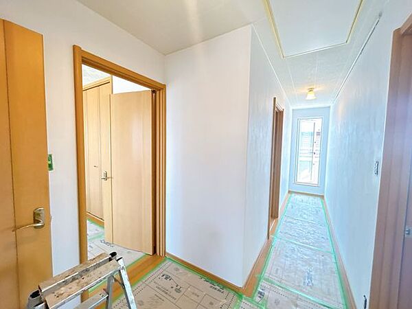 【リフォーム中】2階廊下です。クリーニングを行います。