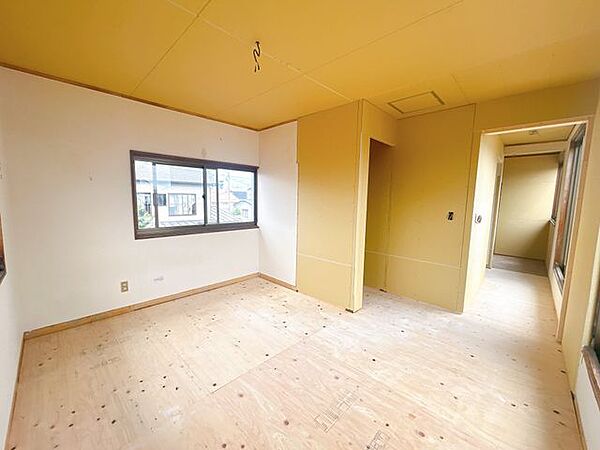【リフォーム中】2階東側洋室です。クローゼット新設を行います。