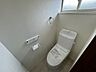 トイレ：2階トイレはトイレ新品交換とCF交換とクロス張替をおこないました