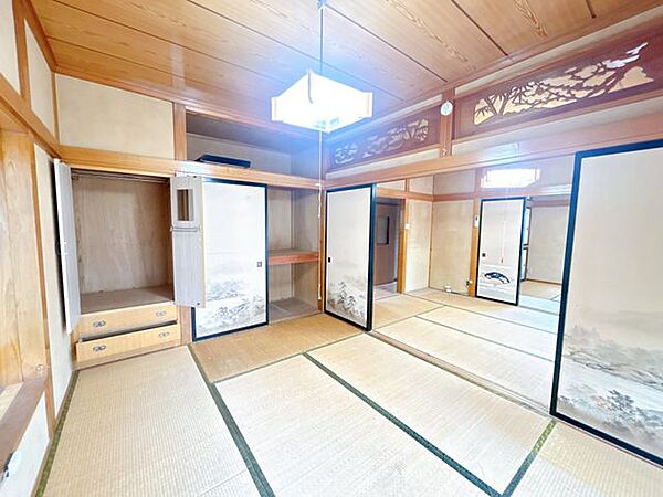 【リフォーム中】リビングです。床はフローリング、天井壁はクロス貼替を行います。