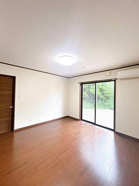 【現況販売】8帖洋室です。主寝室にいかがですか。