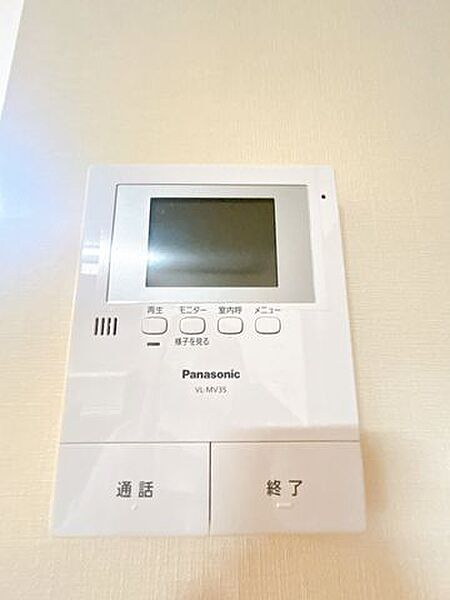 【現況販売】インターホンです。モニター付きなので来客時も安心ですね。