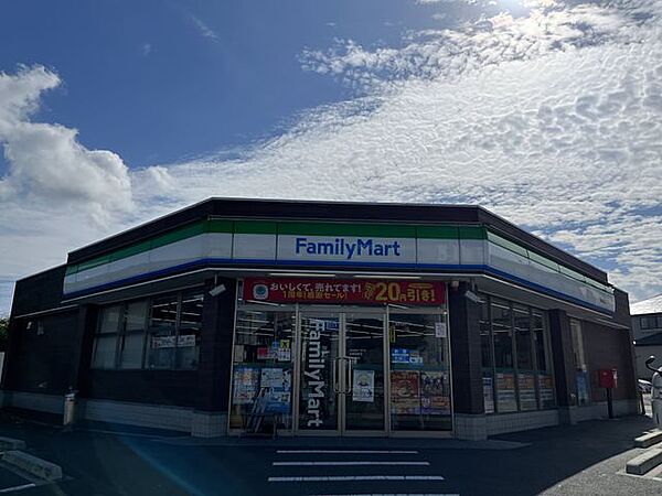 徒歩9分。【周辺環境/コンビニ】ファミリーマート石巻泉町店まで550ｍ（徒歩7分） 700m