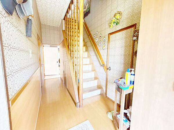 【リフォーム中】玄関内部です。シューズボックスがあるので、ご家族みんなの靴もスッキリ片付きますね。