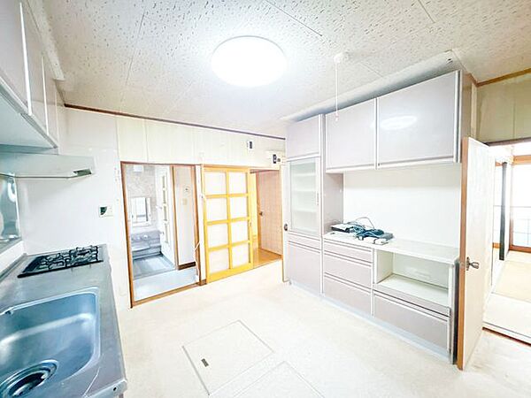 【リフォーム中】間取変更を行い、約19.5帖のLDKを作ります。収納もあるので、お部屋をより広くお使いいただけます。