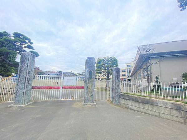徒歩9分。【周辺環境/小学校】石巻市立石巻小学校まで680ｍ（徒歩9分） 650m