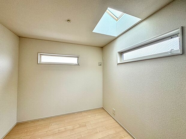 2号棟【洋室4.5帖】充実した生活は伸びやかな居室空間から始まります。快適に・伸びやかに。心の潤いを求める方々へ。