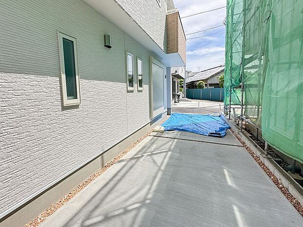 【駐車場】日々の暮らしにマイカーが必要。そんな方は物件の購入条件に駐車場は必須です。通勤に、家族のお迎えに、お買物に、おでかけに、クルマライフを楽しみたい方に。