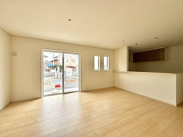 2号棟【LDK15.87帖】忙しい朝でも家族揃って食事をしたいゆとりあるダイニングスペース。