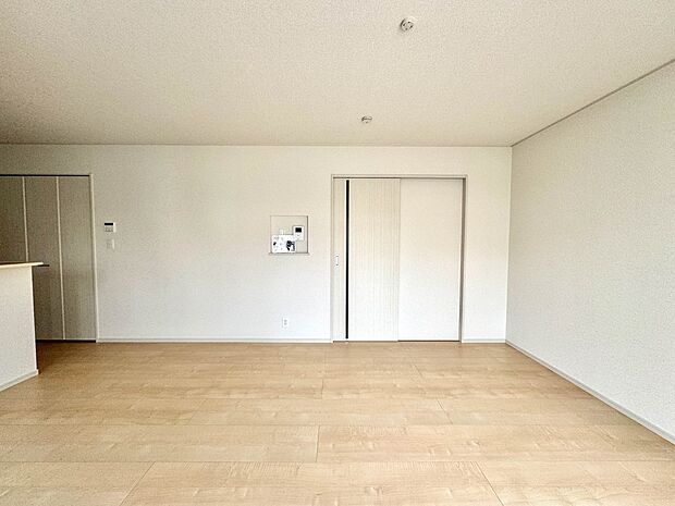 2号棟【LDK15.87帖】忙しい朝でも家族揃って食事をしたいゆとりあるダイニングスペース。