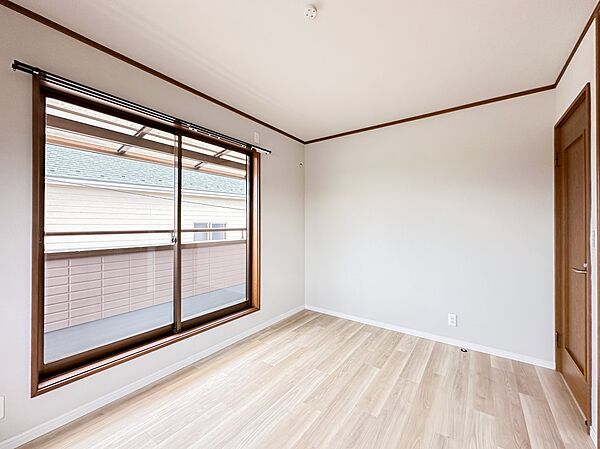 シンプルな内装はおしゃれのポイントです。シンプルは華美より飽きがこないからです。色や模様でおしゃれ感をだす。それがシンプルイズビューティーです。