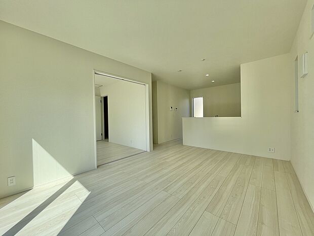 インテリアショップで見掛けた「あの家具」も置ける、ゆったりとした空間。時に広さが上質な寛ぎの時間になる事も。