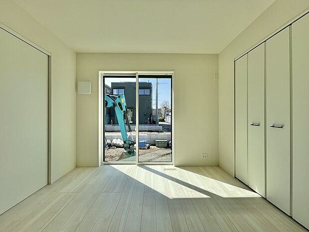 シンプルな内装はおしゃれのポイントです。シンプルは華美より飽きがこないからです。色や模様でおしゃれ感をだす。それがシンプルイズビューティーです。