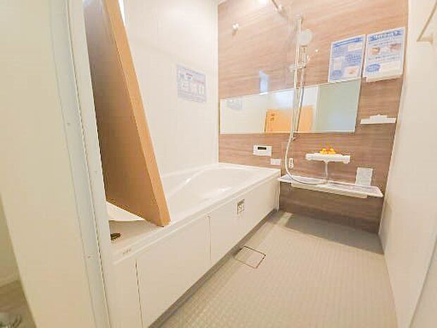 浴室は一日の疲れを癒す場所だから、家族みんながゆったりできる快適設計。追い炊き機能付きオートバス。安定した温度で、いつでも快適に入浴できます。