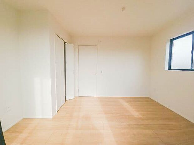 表情豊かな木目が醸しだす空間は、暮らしに落ち着きと華やぎを与えてくれる。