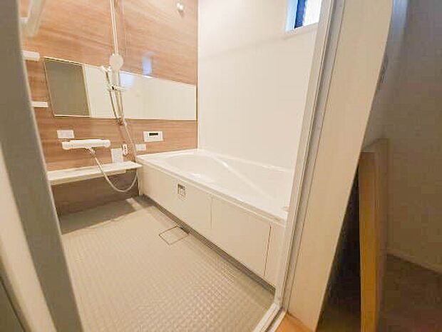 【浴室】一日の疲れを癒してくれるお風呂空間。使いやすさと上質な質感を両立して、単なる習慣から特別な時間に変わるはず。