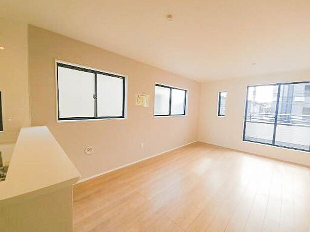 家族そろって、お話ししながら、お料理を創る、食べる。ダイニングンならではの家族の風景です。家族との楽しい食事が好き。