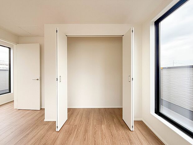 1号棟【収納】各部屋を最大限に広く使って頂ける様、全居住スペースに収納付。プライベートルームはゆったりと快適に。