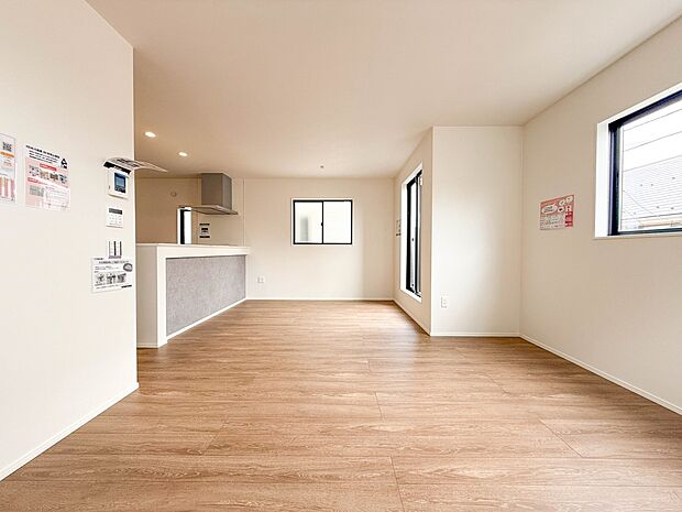 1号棟【LDK17.6帖】明るく広々としたダイニングはとても快適な空間です。