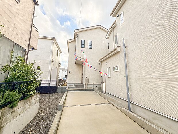 【外観】こちらの物件が少しでも気になるようでしたら、お気軽にお問合せください。人生でいちばん大きなお買い物ですので、ゆっくりご見学ください。ネット上の画像と実際の見学では、リアル感がまるで違…