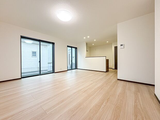 【LDK18.7帖】忙しい朝でも家族揃って食事をしたいゆとりあるダイニングスペース。