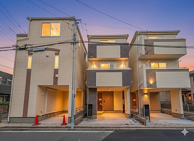 3号棟【GRAND PATIO】さいたま市浦和区駒場1丁目II期  ※CG加工による、ライトアップとなります。実際の夕暮れ時の雰囲気とは異なる場合がございます。