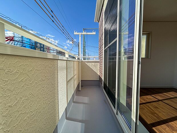 3号棟【バルコニー】 バルコニーから差し込む陽光・通風は、住環境・快適性と共に有り続ける貴重な「財産」です。