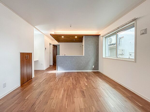 5号棟【LDK15.8帖】インテリアショップで見掛けた「あの家具」も置ける、ゆったりとした空間。時に広さが上質な寛ぎの時間になる事も。