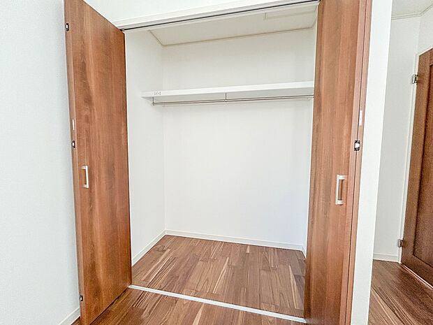 5号棟【収納】各部屋を最大限に広く使って頂ける様、全居住スペースに収納付。プライベートルームはゆったりと快適に。