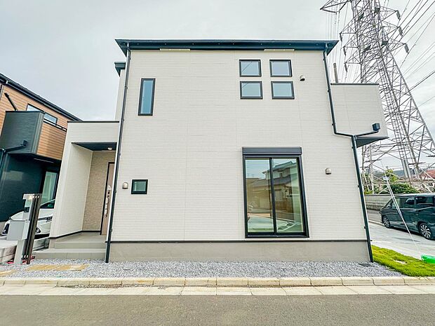 【外観-8号棟-】こちらの物件が少しでも気になるようでしたら、お気軽にお問合せください。人生でいちばん大きなお買い物ですので、ゆっくりご見学ください。ネット上の画像と実際の見学では、リアル感…