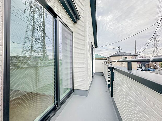 【バルコニー】バルコニーから差し込む陽光・通風は、住環境・快適性と共に有り続ける貴重な「財産」です。