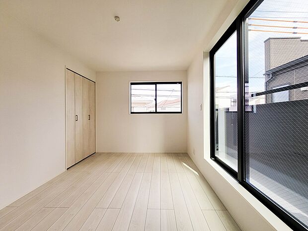 2号棟【8帖洋室-】一日の疲れをいやしてくれる主寝室。時を忘れて過ごす場所として過ごせるお部屋。