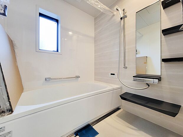 2号棟【浴室】一日の疲れを癒してくれるお風呂空間。使いやすさと上質な質感を両立して、単なる習慣から特別な時間に変わるはず。