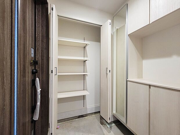 2号棟【収納】限られたスペースを有効に活用できる壁面クローゼット。