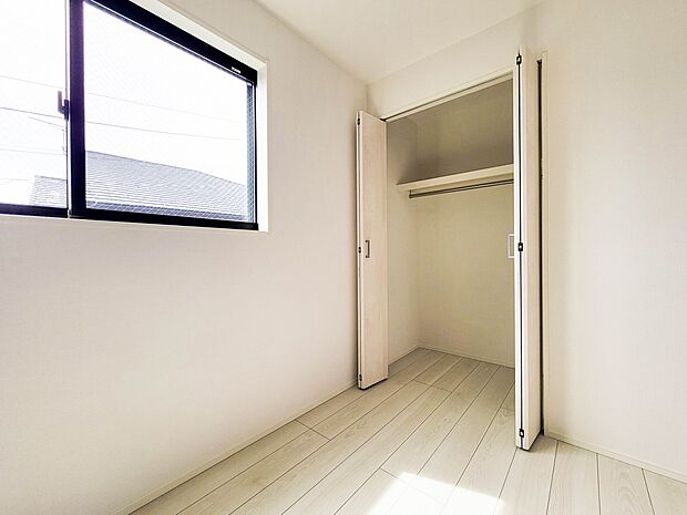 2号棟【収納】限られたスペースを有効に活用できる壁面クローゼット。