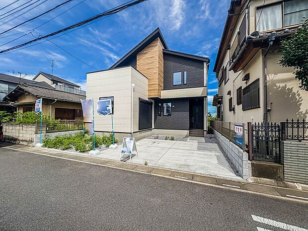 【外観】床暖房完備。ゆとりのあるリビング