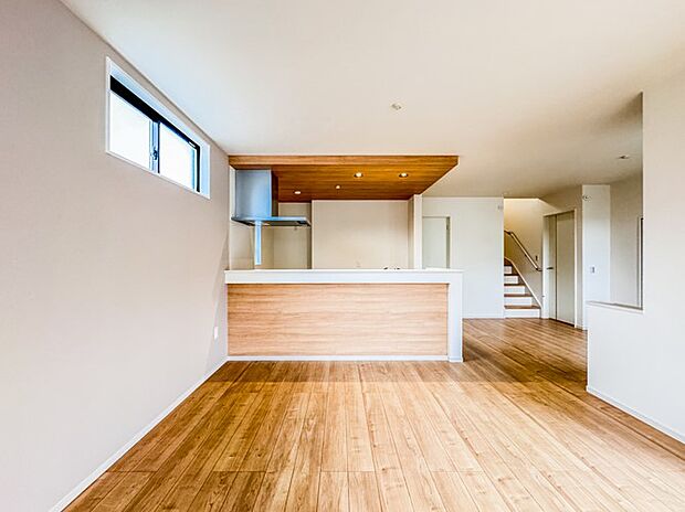 【Dining】ダイニングテーブルを置いても十分な広さが確保されています。