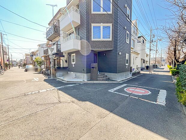 【前面道路東6ｍ】車の通行が少ないので、静かな住環境を維持することができます。