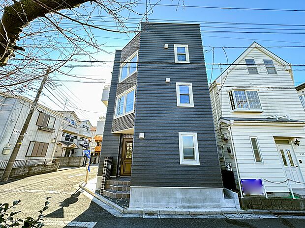 【外観】家は一生のお買物。自分ならではの家族ならではの、家にしたい。書斎を設ける。子どものプレイングルームを設ける。趣味のオーディオルームを設置する。夢を追うオンリーワンの家です。