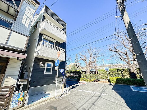 【前面道路東6ｍ】車の通行が少ないので、静かな住環境を維持することができます。