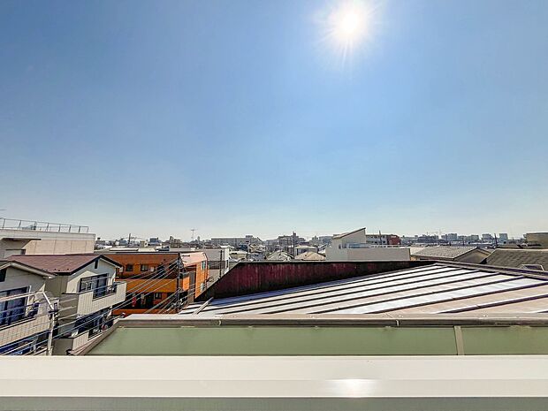 【眺望】 少し優雅に、眺望の良い部屋で新生活をしてみませんか？眺望や窓からの景色が良いと、家で過ごす時間も快適です。