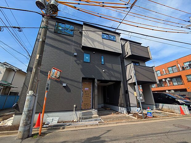 【ひとつ先の住み心地】家族の温かさと陽光の暖かさ、楽しい毎日と明るい未来を予感させる「空間が織り成すひとつ先の住み心地」を演出します。