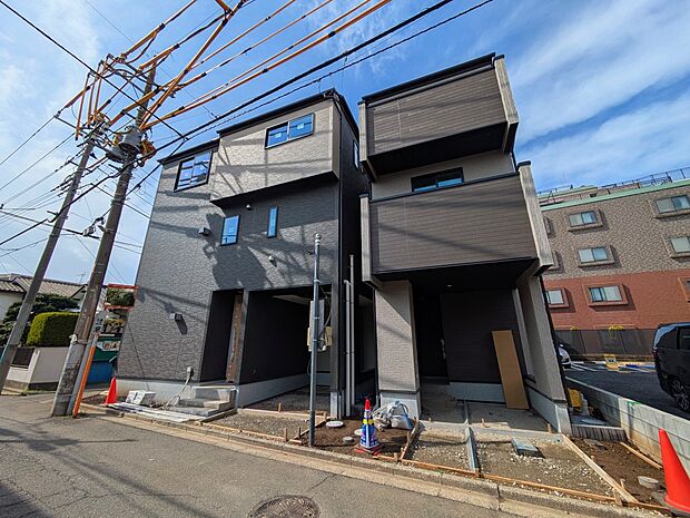 【駐車場】ビルトインガレージなら「野ざらし、雨ざらし、吹きさらし」になりません。汚れやいたみは減り、車の掃除もラクになります。