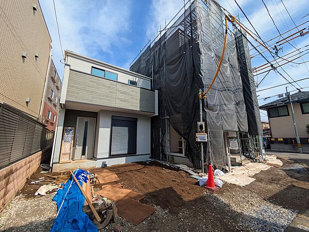 【駐車場】毎日の生活にマイカーが必須という方は、購入を検討する際、駐車場があることは大事な条件です。毎日の通勤や家族の送迎、買い物やお出かけなどクルマのある暮らしを満喫したい方は要チェック。…