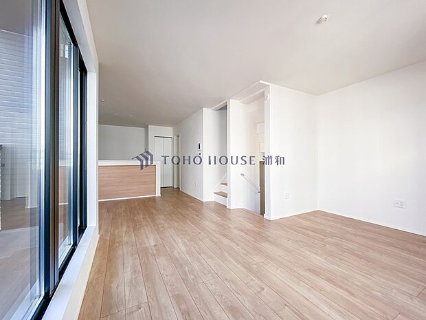 【LDK18.4帖】うららかな陽射しがどのお部屋にも降り注ぎますように、快適さを追求した間取設計。得難い立地環境での生活を恵みの豊かな永住の地へと変えてくれます。