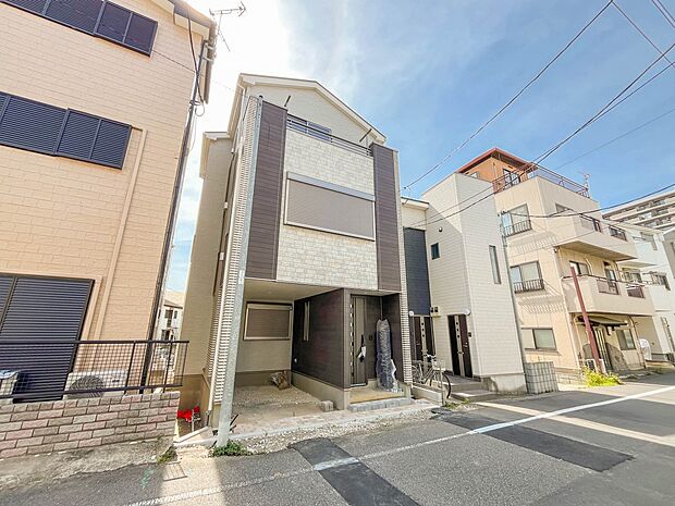 【外観】こちらの物件が少しでも気になるようでしたら、お気軽にお問合せください。人生でいちばん大きなお買い物ですので、ゆっくりご見学ください。ネット上の画像と実際の見学では、リアル感がまるで違…