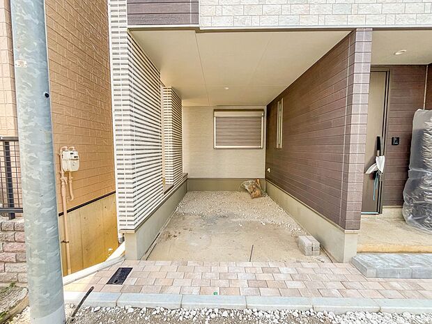 【駐車場】毎日の生活にマイカーが必須という方は、購入を検討する際、駐車場があることは大事な条件です。毎日の通勤や家族の送迎、買い物やお出かけなどクルマのある暮らしを満喫したい方は要チェック。…