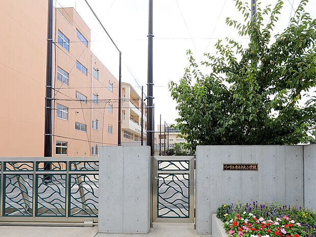 小学校 800m 青木中央小学校(「かしこく」自ら課題に取り組み解決しようとする子、「やさしく」思いやりと感謝の心をもつ子、「たくましく」物事を最後までやりとげる子、を目指して、全校運動など…